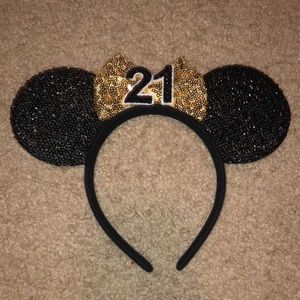 21 MIKEY MOUSE EARS